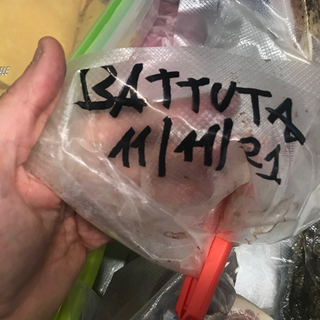 Attività sospesa per un'attività di ristorazione di Tarantasca: in frigo numerosi alimenti scaduti da mesi