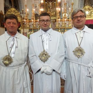 Bra, con la solenne investitura si sono insediati i nuovi rettori dei Battuti Bianchi