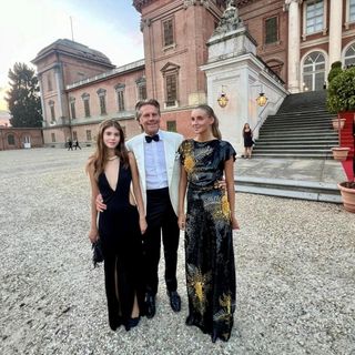 Emanuele Filiberto con le figlie in una precedente visita al castello di Racconigi