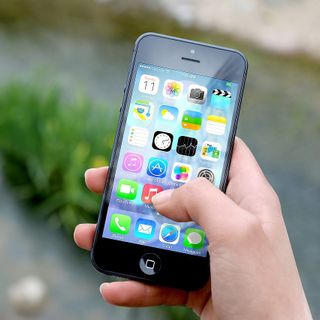 Ad Alba si presenta il “Patentino per lo smartphone”: educare al digitale nel Safer Internet Day