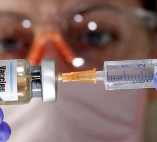 Vaccino, dal primo febbraio le multe per gli over 50 no vax, ma per riscuoterle potranno passare 260 giorni