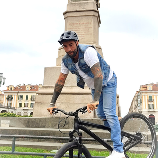 Vittorio Brumotti in piazza Galimberti a Cuneo. Vittorio Brumotti in piazza Galimberti a Cuneo.