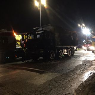 Camion in fiamme nella notte a Fossano