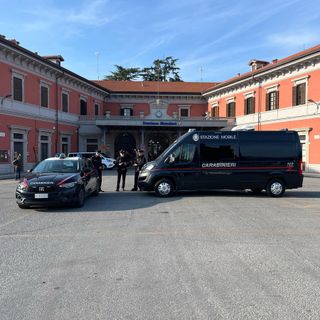 Minacciato con un coltellino nei pressi della stazione: tentata rapina a Mondovì, indagano i Carabinieri