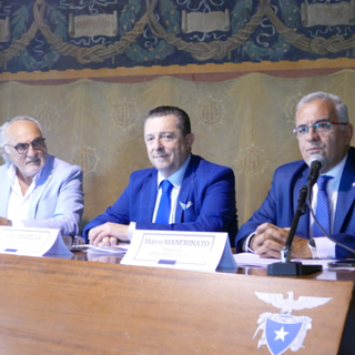 Il tavolo dei relatori durante la conferenza stampa. Da sinistra: Bruno Migliorati, presidente Cai Regione Piemonte; Luca Chiapella, presidente Confcommercio Cuneo, Marco Manfrinato, direttore Confcommercio Cuneo
