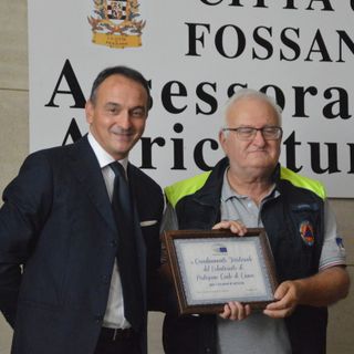 Roberto Gagna, coordinatore provinciale volontari della Protezione Civile della Provincia di Cuneo, qui premiato dal governatore Cirio