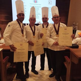 Consegnati a Roma i Collari del “Collegium Cocorum” a cuochi della provincia di Cuneo con oltre 25 anni di attività