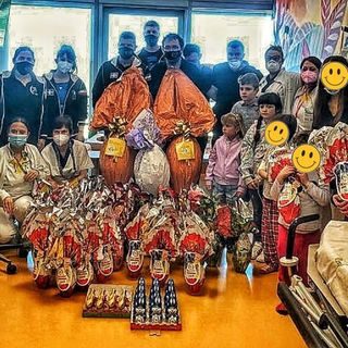 La consegna delle uova di Pasqua e, sotto, il piccolo Federico