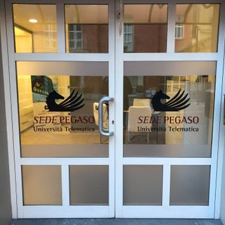 La nuova sede albese di Pegaso: al civico 5 della centralissima piazza Michele Ferrero