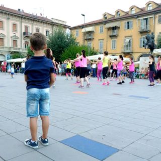 Piazza Ferrero, nel corso di una delle numerose manifestazioni che ospita dalla sua ultima riqualificazione (Facebook)