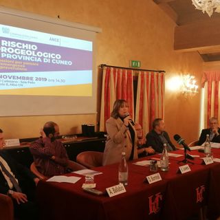 Un momento dell'incontro andato in scena ieri all'Hotel Calissano di Alba