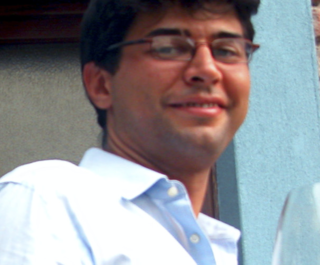 Fabio Pezzuto, 42 anni, titolare di un'azienda vitivinicola a Vezza d'Alba