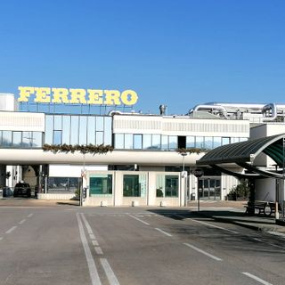 L'ingresso dello stabilimento Ferrero di Alba