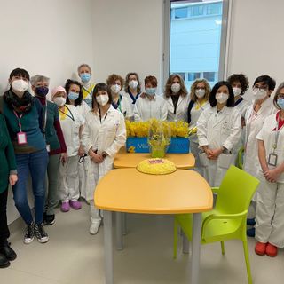 Omaggio floreale alle pazienti di oncologia dell'ospedale di Verduno