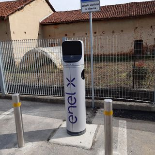 A Ceresole la prima colonnina di ricarica EnelX