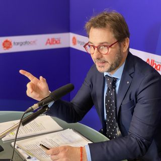 Backstage, questa sera al centro della puntata sci: quando si tornerà sulle piste? Conduce Gian Maria Aliberti Gerbotto