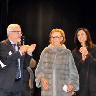 Maria Franca Ferrero si appresta a premiare gli allievi del 7° Master di Scienze e Tecnologie Alimentari per la Nutrizione Umana"