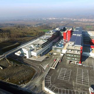 Il presidio di Verduno in una suggestiva immagine aerea appena realizzata dalla Fondazione Nuovo Ospedale Alba Bra Onlus