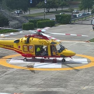 L'elisoccorso in fase di atterraggio al CTO di Torino
