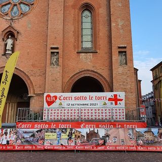 Alba, tutto pronto per la 13^ edizione di Corri sotto le torri. Oggi in piazza Duomo iscrizioni e... vaccini