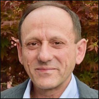 Il Comune di Trinità perde il consigliere Stefano Mana, deceduto per un malore a 59 anni.