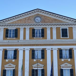 "Mi ha minacciato con un taser": condannati due ex coniugi per violenza privata