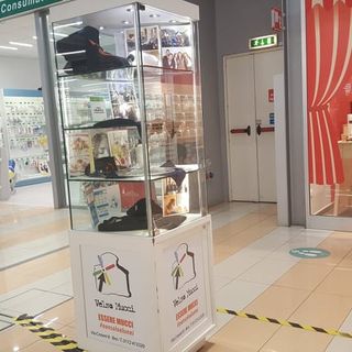 Il brand dell’Istituto Professionale Statale V. Mucci di Bra in vetrina nella galleria commerciale del Mercatò Big