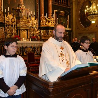 Don Giorgio Garrone con i Battuti Neri di Bra