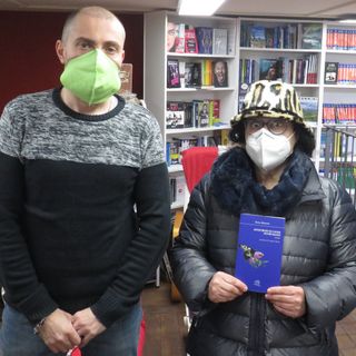 Successo a Bra per il firma-copie della poetessa Elena Bartone