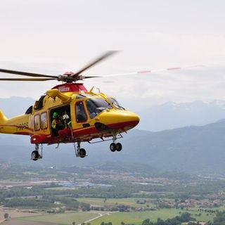 Scontro tra un'auto e una moto sul Colle della Lombarda