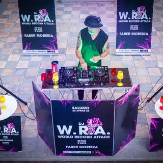 Un saluzzese pronto a realizzare il dj set più lungo della storia con oltre una tonnellata di vinili