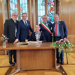 Grande successo per la Famija Albeisa che ha riportato il “Kulinarische Genusse Aus Alba” a Boblingen