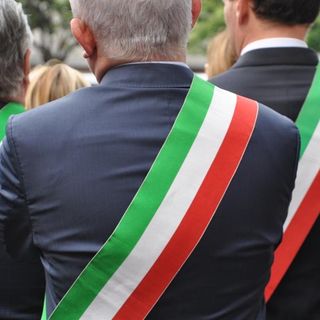 Giovani &amp; politica, l'età media di sindaci e assessori supera quella dei suoi abitanti [L'ANALISI]