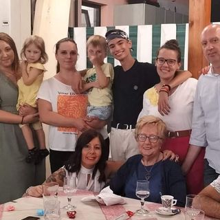 Nella foto la nonna braidese Luciana Rizzotti, 85 anni lo scorso 13 luglio festeggiata dalla famiglia, nipoti e pronipoti