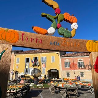 Piozzo si tinge di arancione per i trent'anni della Fiera della Zucca [FOTO]