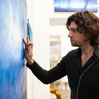 Una mostra, tre scenari: a Neive, Barbaresco e Magliano Alfieri la magia dell'artista Ernesto Morales