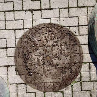 Il segno lasciato da una delle campane rubate