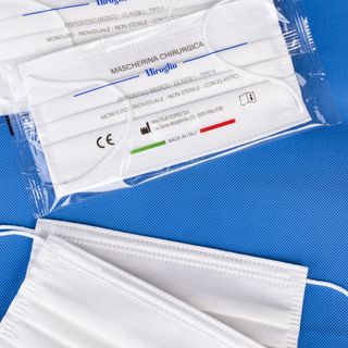 Mascherine Miroglio ora anche chirurgiche: due linee a Pollenzo per produrne 100mila al giorno