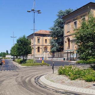 Operai al lavoro ieri in piazza Garibaldi