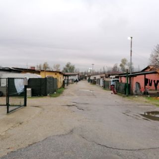 L'accesso al campo nomadi albese