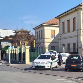 I controlli della Municipale albese in una foto d'archivio I controlli della Municipale albese in una foto d'archivio