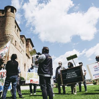 La protesta di Osservatorio e Comitato al vertice di Grinzane del giugno scorso