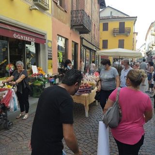 Alba, il mercato torna in via Maestra. Sabato il rientro dei banchi dopo sei mesi di assenza