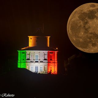 La Zizzola illuminata col tricolore negli scatti di Roberto Canepale