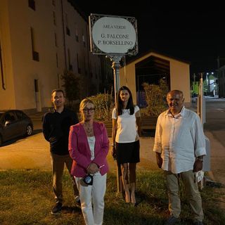La capogruppo di Fratelli d'Italia Annalisa Genta al termine del Consiglio aperto di ieri insieme alla parlamentare Monica Ciaburro ai colleghi di partito Roberto Russo e William Casoni
