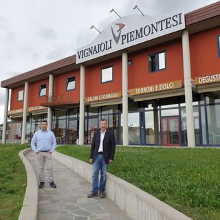Cambio della guardia alla Vignaioli Piemontesi: Davide Viglino raccoglie il testimone dello storico direttore Gianluigi Biestro