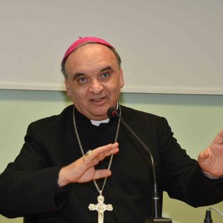 Il vescovo Marco Brunetti (foto Marcato-Gazzetta d'Alba)