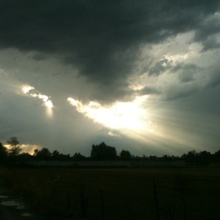 Un maggio davvero anomalo: ci attende un weekend di fasi temporalesche e altalena termica