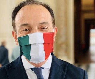 Misure anti-covid: firmate le ordinanze per la didattica a distanza e la chiusura dei centri commerciali nel weekend