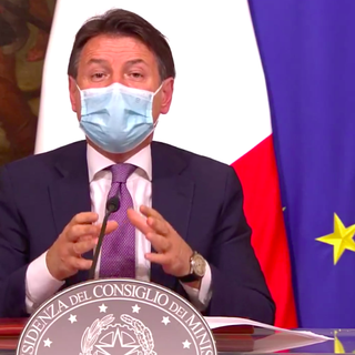Varato il "Decreto Ristori", Conte: “Il contributo a fondo perduto arriverà in automatico sui conti correnti, importi raddoppiati rispetto a quelli previsti dal Decreto Rilancio” Varato il "Decreto Ristori", Conte: “Il contributo a fondo perduto arriverà in automatico sui conti correnti, importi raddoppiati rispetto a quelli previsti dal Decreto Rilancio”